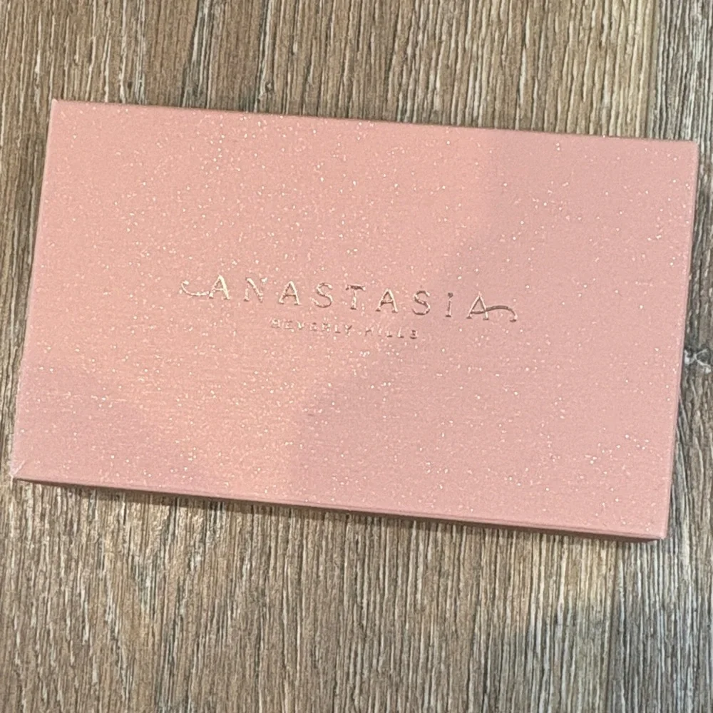 Anastasia Beverly Hills Glittery Pink 8 color Palette New, read description!